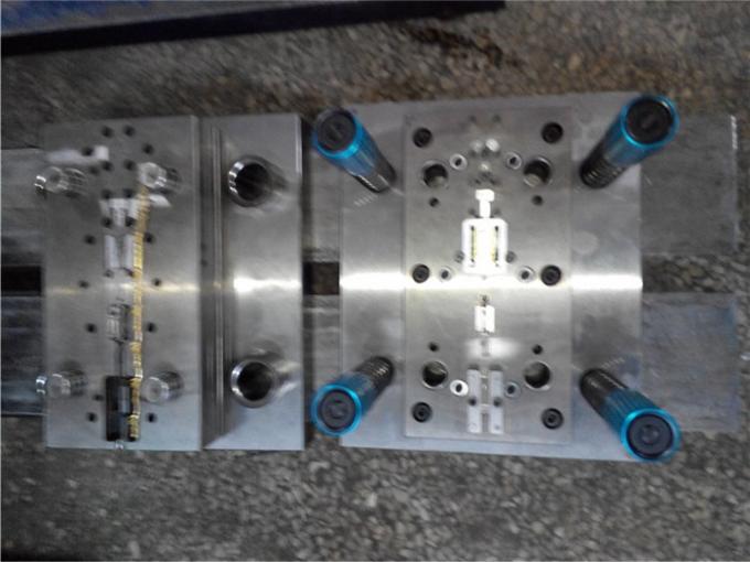 Production en laiton des véhicules à moteur progressive de l'acier de tungstène de matrices d'estampillage basse YG15 Leadframe 0